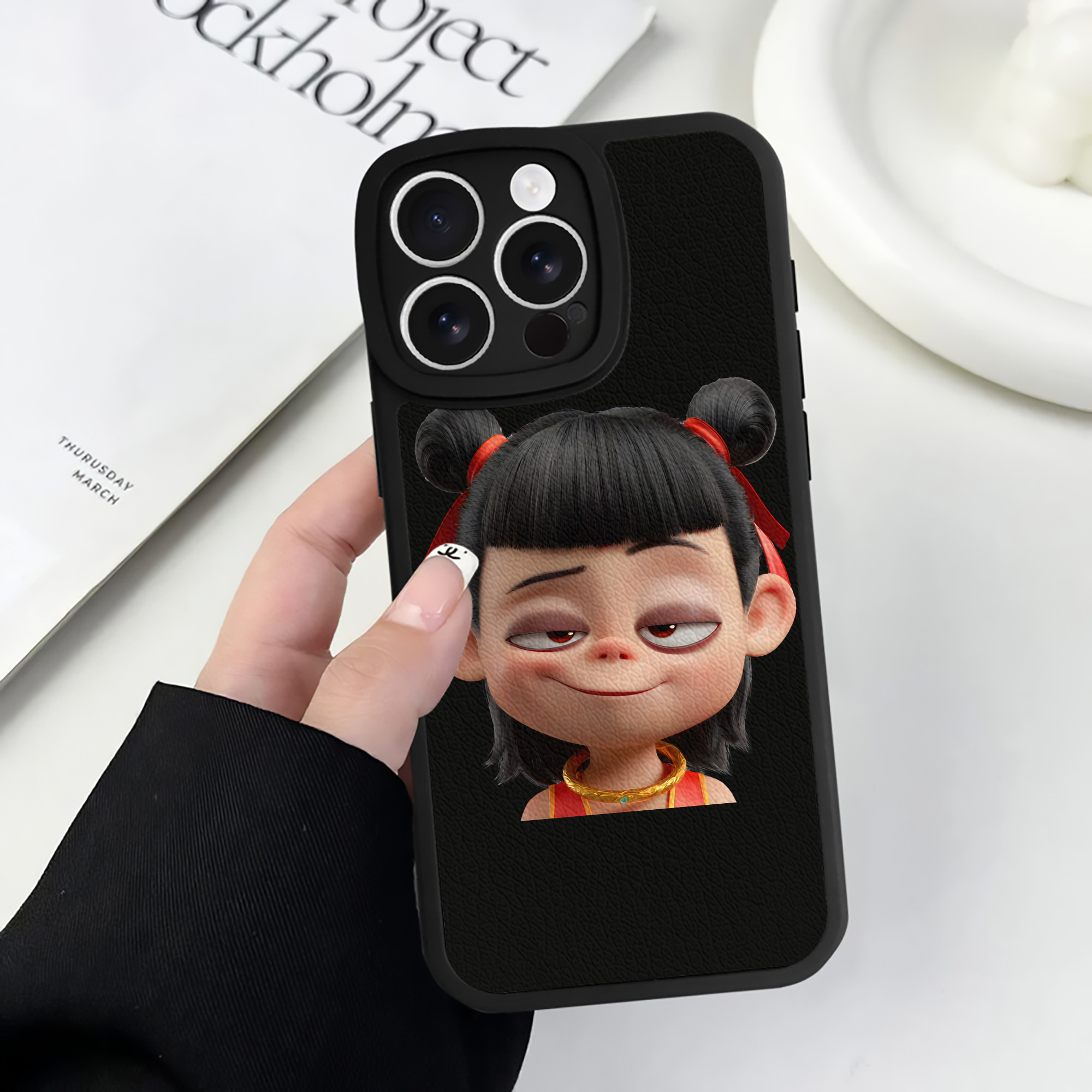 （画像用） Ne Zha 2 ナタ 魔童の大暴れ 【iPhone 16シリーズ対応】シリコンスマホケース（レザー調） 材質：シリコン